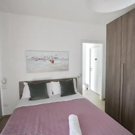 Karol Airport 3* 바리