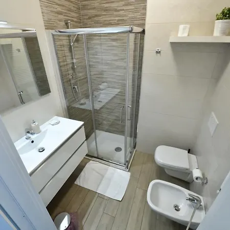 Karol Airport 바리