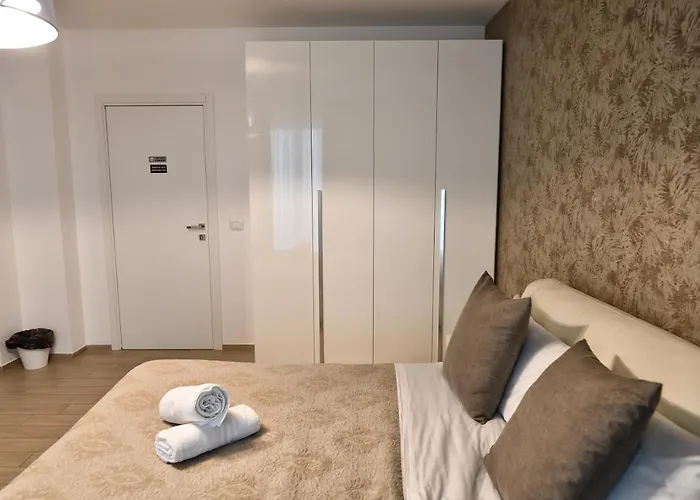 Karol Airport 住宿加早餐酒店 3*