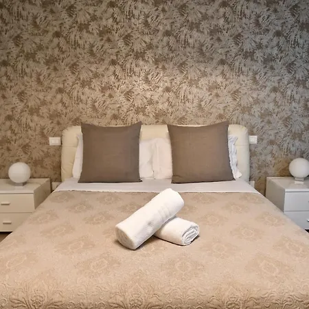 Karol Airport Bed & Breakfast