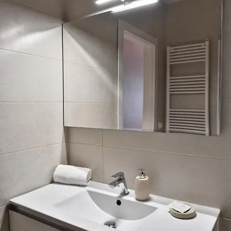 Karol Airport Bed & Breakfast *