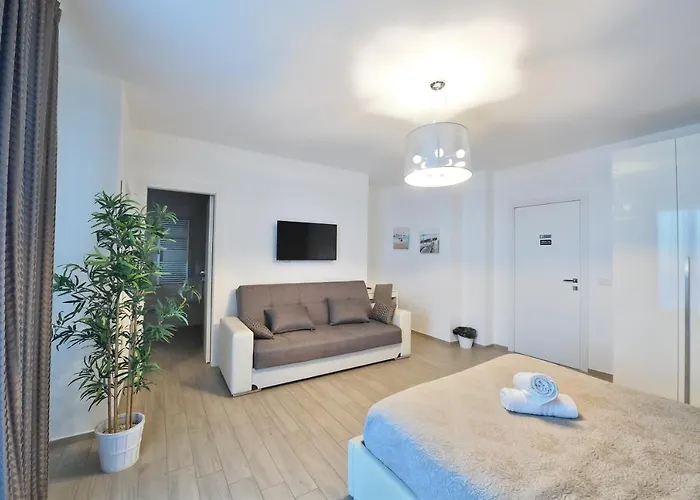 Karol Airport Bed and Breakfast 3*