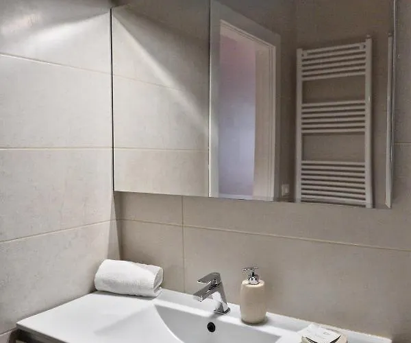 Karol Airport Bed and Breakfast 3*